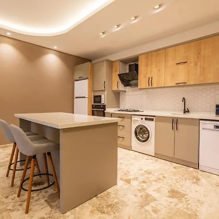 Villa Deniz Manzaralı, Merkeze Yakın, Jakuzili Balayı Villası