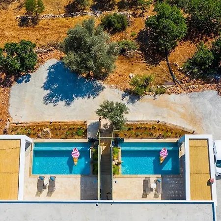 Deniz Manzaralı, Merkeze Yakın, Jakuzili Balayı Villası Villa Kas